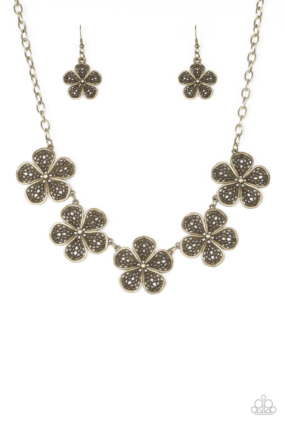 No Common Daisy - Brass Necklace - Paparazzi Accessories