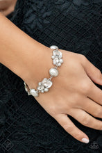Load image into Gallery viewer, Best in SHOWSTOPPING Pearl and Rhinestone Bracelet

